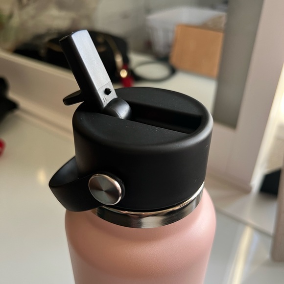 Brand new unused hydroflask in the color dogwood - Picture 4 of 6